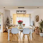 Dom wakacyjny O Lar De Laura Casa Familiar Escapada Tranquila Con Piscina Y Sala De Juegos Cerca De Vigo