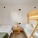 Dom wakacyjny O Lar De Laura Casa Familiar Escapada Tranquila Con Piscina Y Sala De Juegos Cerca De Vigo