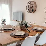 O Lar De Laura Casa Familiar Escapada Tranquila Con Piscina Y Sala De Juegos Cerca De *