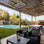 Dom wakacyjny O Lar De Laura Casa Familiar Escapada Tranquila Con Piscina Y Sala De Juegos Cerca De *