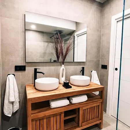 O Lar De Laura Casa Familiar Escapada Tranquila Con Piscina Y Sala De Juegos Cerca De * 비고