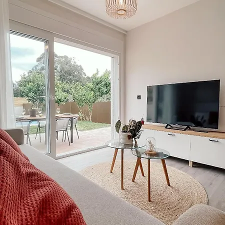 O Lar De Laura Casa Familiar Escapada Tranquila Con Piscina Y Sala De Juegos Cerca De ヴィーゴ