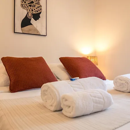 O Lar De Laura Casa Familiar Escapada Tranquila Con Piscina Y Sala De Juegos Cerca De 펜션