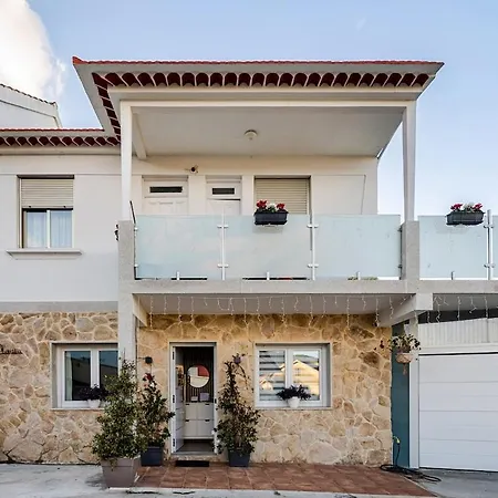 Holiday home O Lar De Laura Casa Familiar Escapada Tranquila Con Piscina Y Sala De Juegos Cerca De Vigo