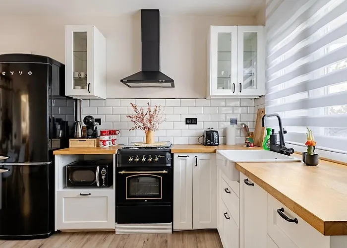 O Lar De Laura Casa Familiar Escapada Tranquila Con Piscina Y Sala De Juegos Cerca De Tatil Evi *